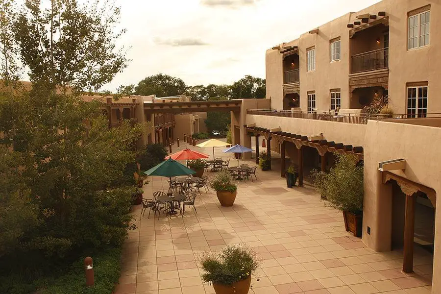 El Castillo Retirement Senior Living Community Assisted Living   C00389^MG 5209small^900x600 